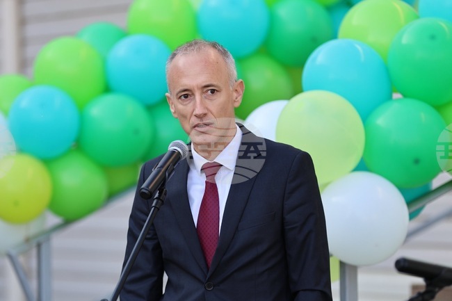  Имаме най-големи проблеми с мотивацията на учениците по математика и природни науки, каза министър Красимир Вълчев в с. Скутаре 