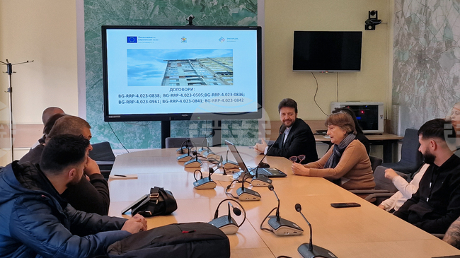 Изгубената година в чакане на процедури за енергийно обновяване ще бъде компенсирана с проучвания, каза кметът на район „Слатина“ 