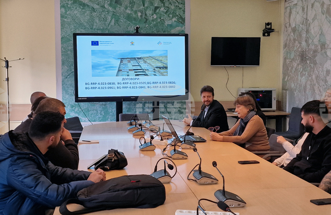 Изгубената година в чакане на процедури за енергийно обновяване ще бъде компенсирана с проучвания, каза кметът на район „Слатина“ 