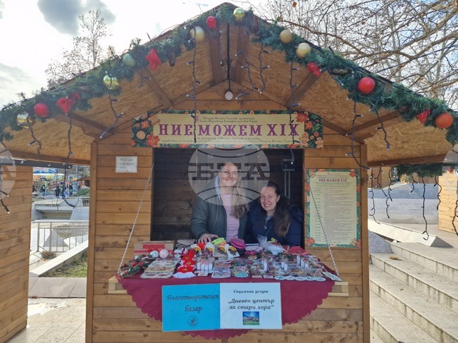 Велико Търново - благотворителни къщички на Коледния базар