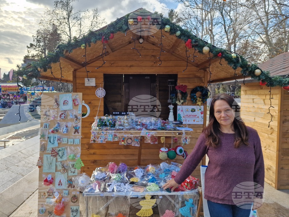 Велико Търново - Благотворителни къщички на Коледния базар