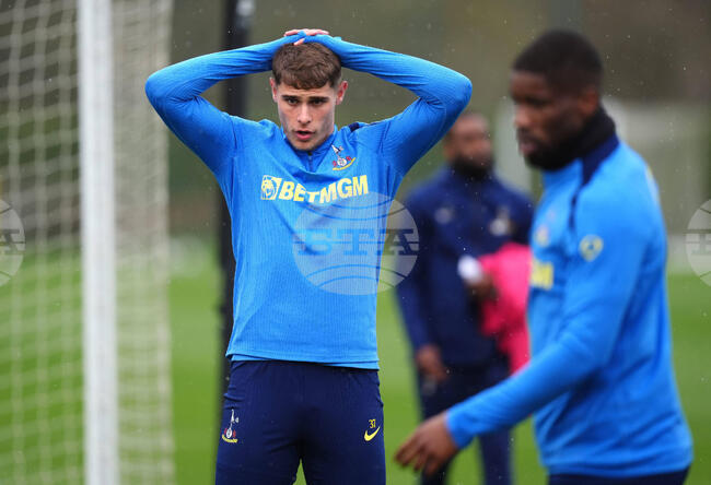 Защитникът на Тотнъм Мики ван де Вен заяви, че не е очаквал Анге Постекоглу да бъде уволнен