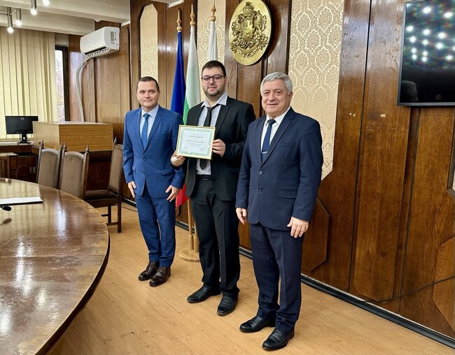  Община Русе: Кметът Пенчо Милков отличи трима възпитаници на Русенския университет с наградата „Студент на годината“ 