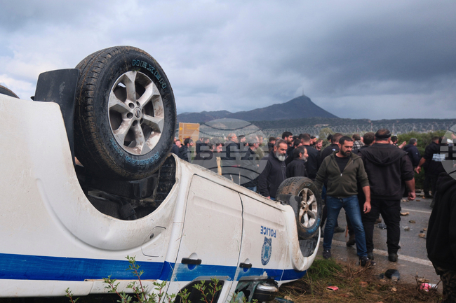 Гръцките фермери свалиха блокадата на летището в Ираклион след преговори с летищното ръководство