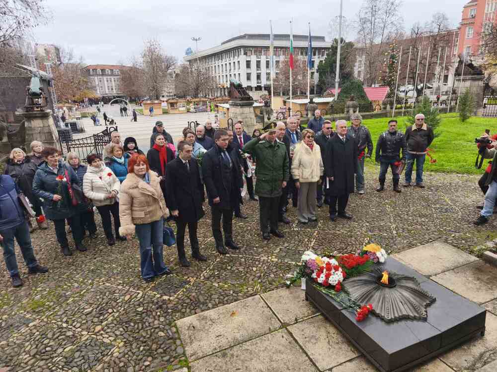 Почит към героите: представители на Русия, Беларус и АБВ поднесоха цветя в Плевен и Пордим по случай 148 години от Плевенската епопея