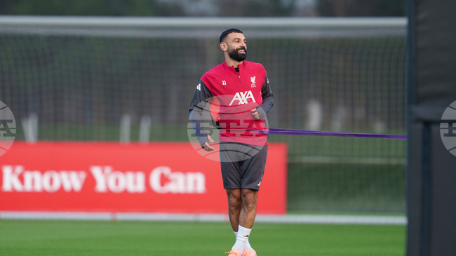 Салах изглежда в добро настроение по време на тренировката на Ливърпул
