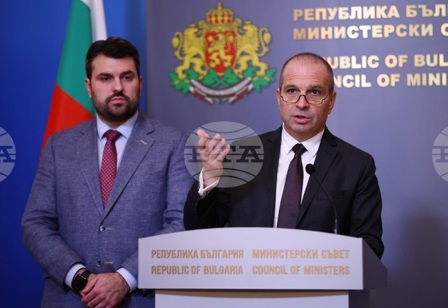 Евакуацията на екипажа на танкера „Кайрос“ приключи, подготвяме доставката на техническо оборудване, съобщи вицепремиерът Гроздан Караджов