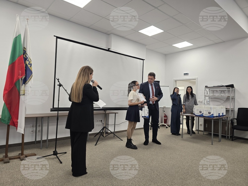 Петрич - Младежки център - награждаване на деца