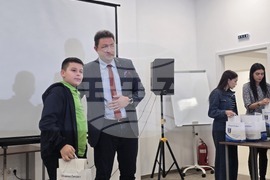 Петрич - Младежки център - награждаване на деца