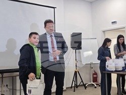 Петрич - Младежки център - награждаване на деца