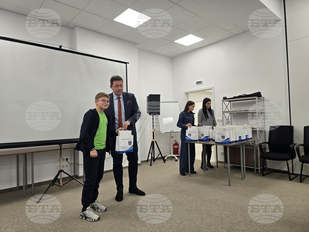 Петрич - Младежки център - награждаване на деца