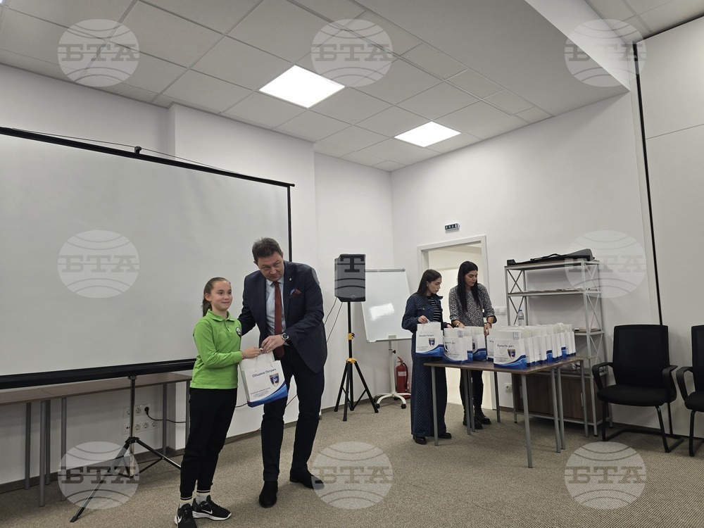 Петрич - Младежки център - награждаване на деца