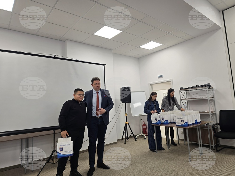 Петрич - Младежки център - награждаване на деца