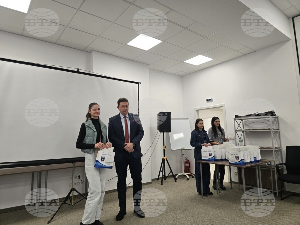 Петрич - Младежки център - награждаване на деца