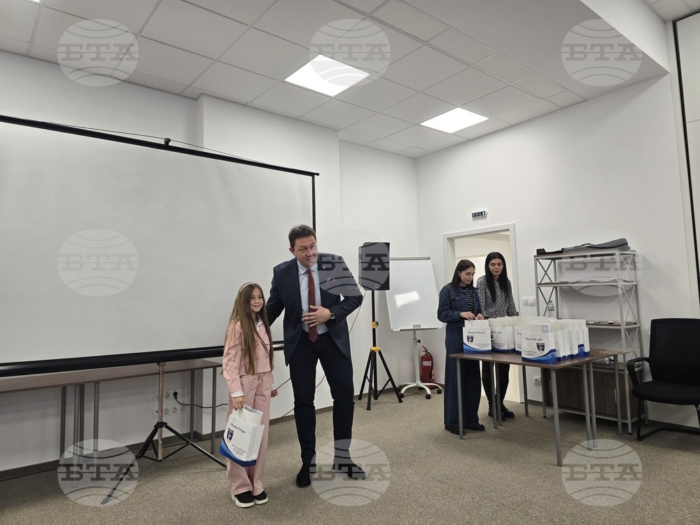 Петрич - Младежки център - награждаване на деца