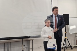 Петрич - Младежки център - награждаване на деца