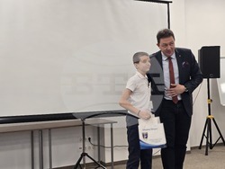 Петрич - Младежки център - награждаване на деца