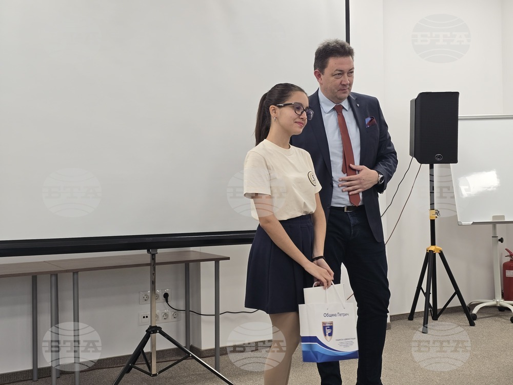 Петрич - Младежки център - награждаване на деца