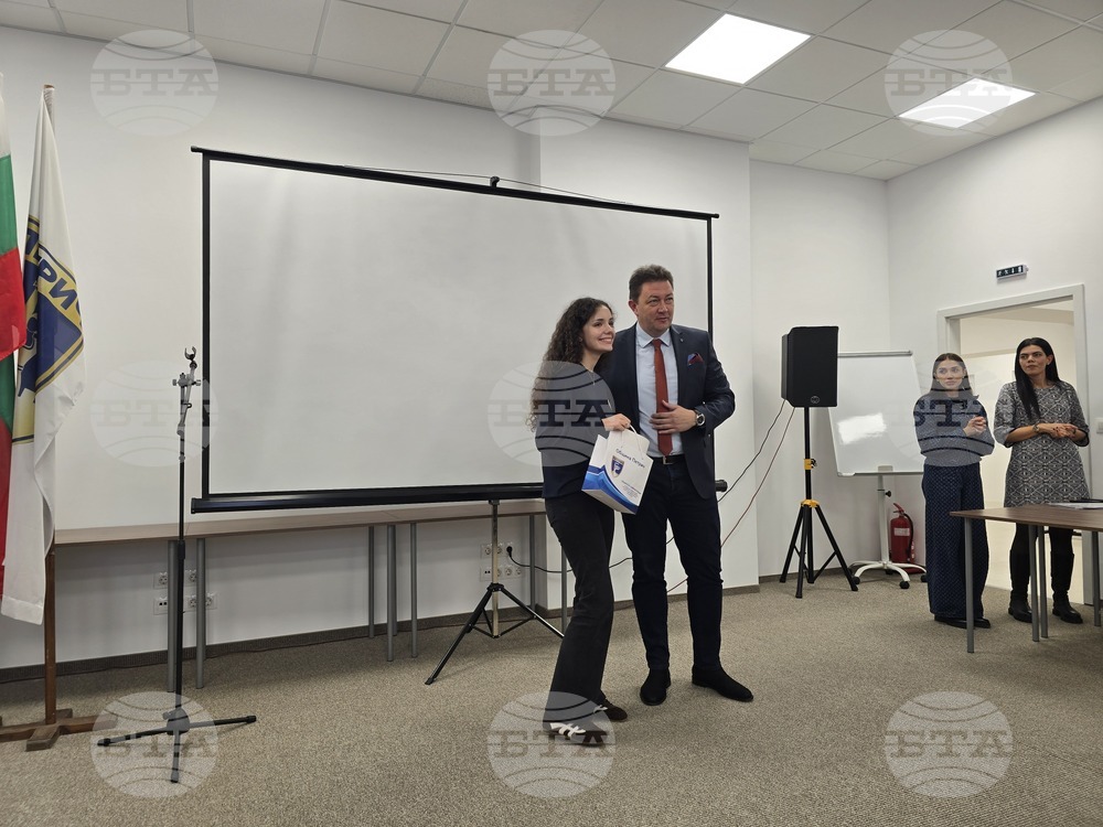 Петрич - Младежки център - награждаване на деца