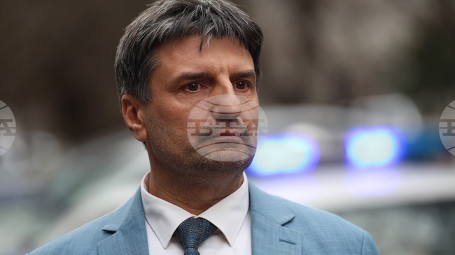 Седем души, сред които полицаи, са обвинени за участие в организирана престъпна група, действала в София и Ловеч