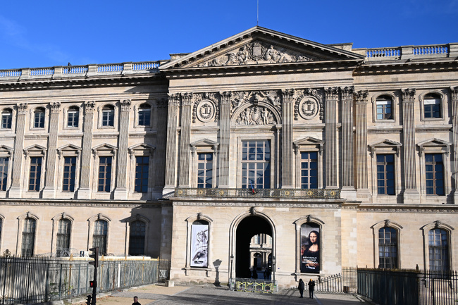 Лувърът: Всичко тече, но дали се променя?