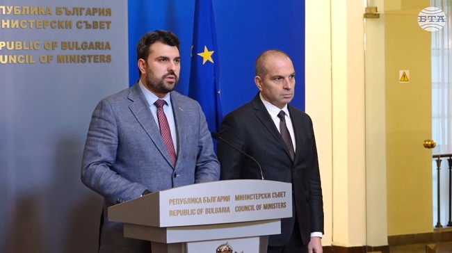 Евакуацията на екипажа на танкера „Кайрос“ приключи, подготвяме доставката на техническо оборудване, съобщи вицепремиерът Гроздан Караджов