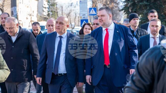 Лидерът на "ДПС - Ново начало" Делян Пеевски посети Кърджали по покана на областната структура на партията, каза кметът на града Ерол Мюмюн