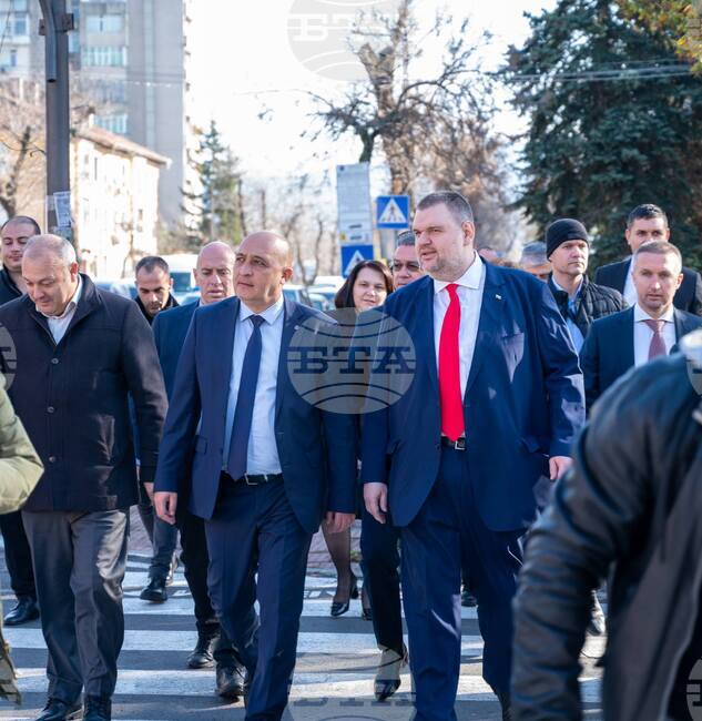 Лидерът на "ДПС - Ново начало" Делян Пеевски посети Кърджали по покана на областната структура на партията, каза кметът на града Ерол Мюмюн