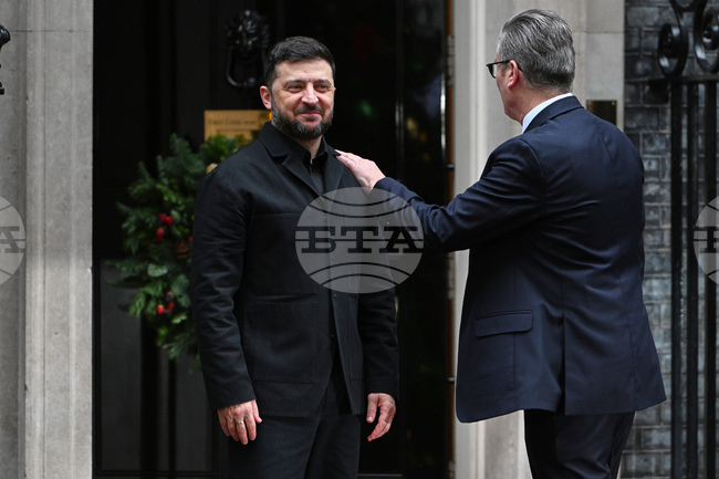 Великобритания работи с партньорите си за мир в Украйна, докато Тръмп критикува Европа 