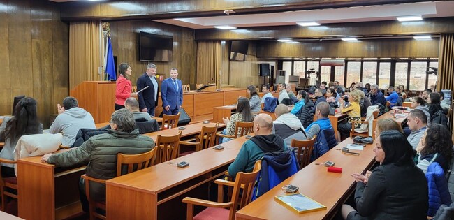  Община Русе: Първенци в Ученическите игри бяха наградени от кмета Пенчо Милков