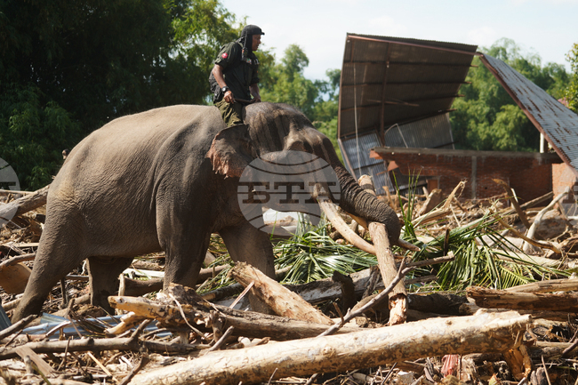 APTOPIX Indonesia Extreme Weather Asia Flooding