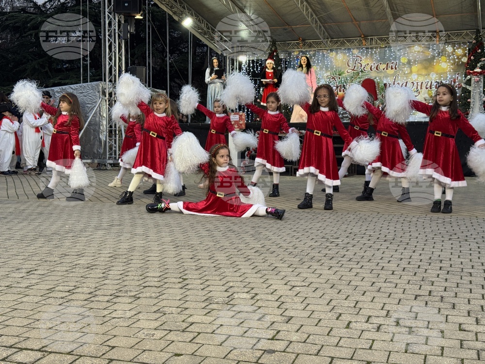 Коледни концерти, ателиета, изложби и други културни прояви са включени в празничната програма на община Казанлък до края на годината