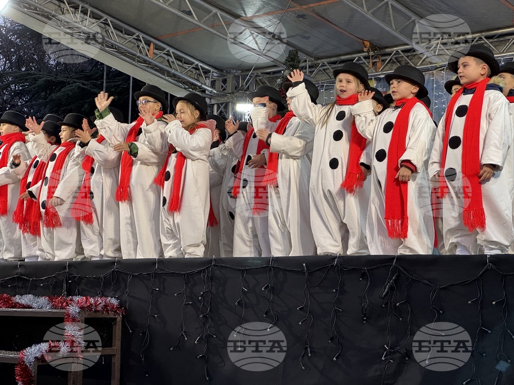 Казанлък - запалване на коледните светлини