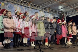 Казанлък - запалване на коледните светлини