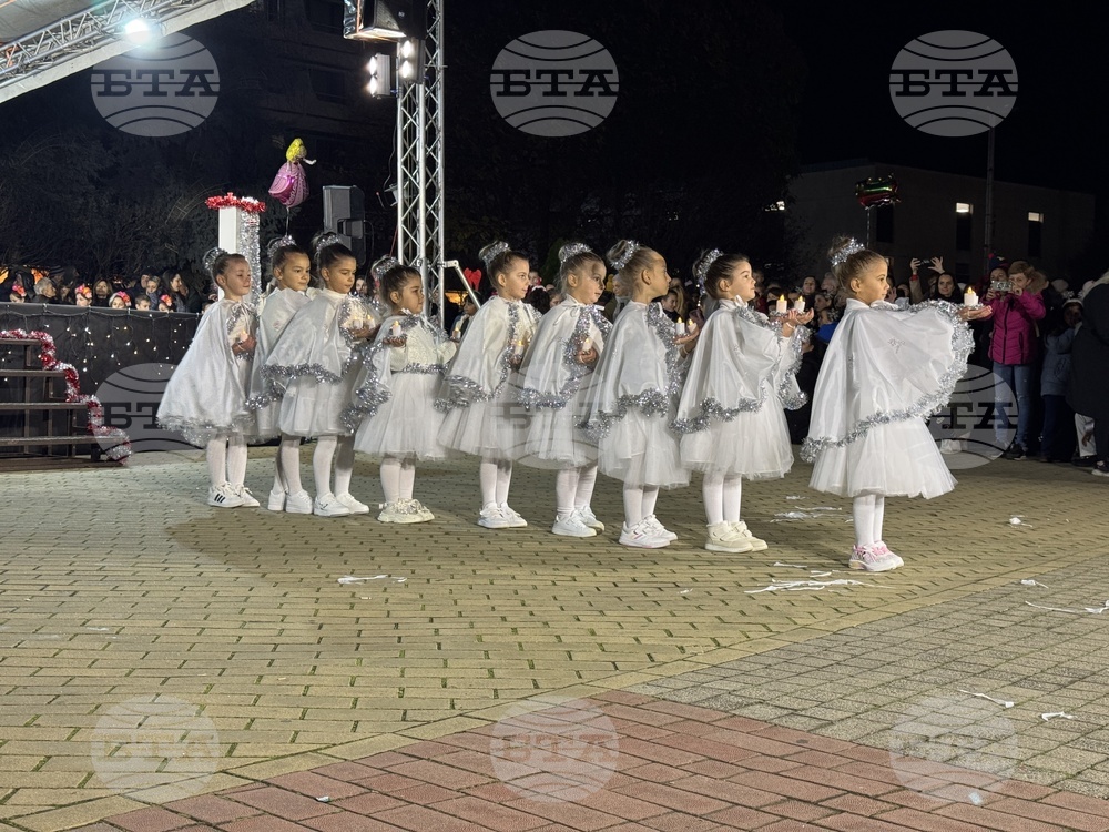 Казанлък - запалване на коледните светлини