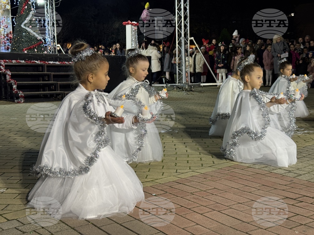 Казанлък - запалване на коледните светлини