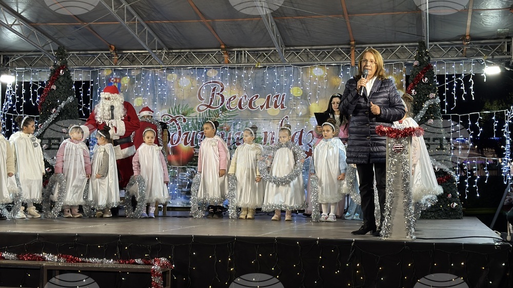 Казанлък - запалване на коледните светлини