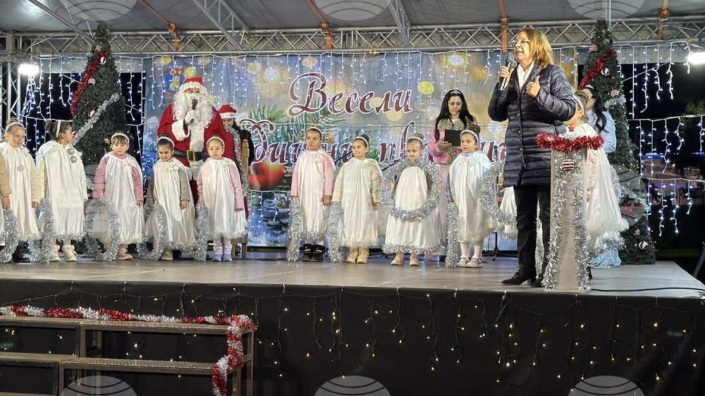 Казанлък - запалване на коледните светлини