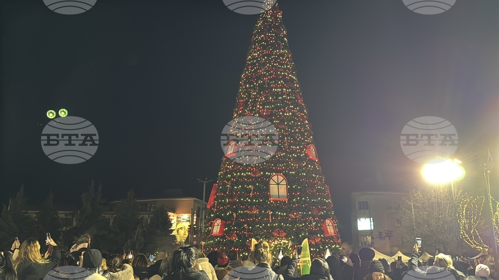 Казанлък - запалване на коледните светлини