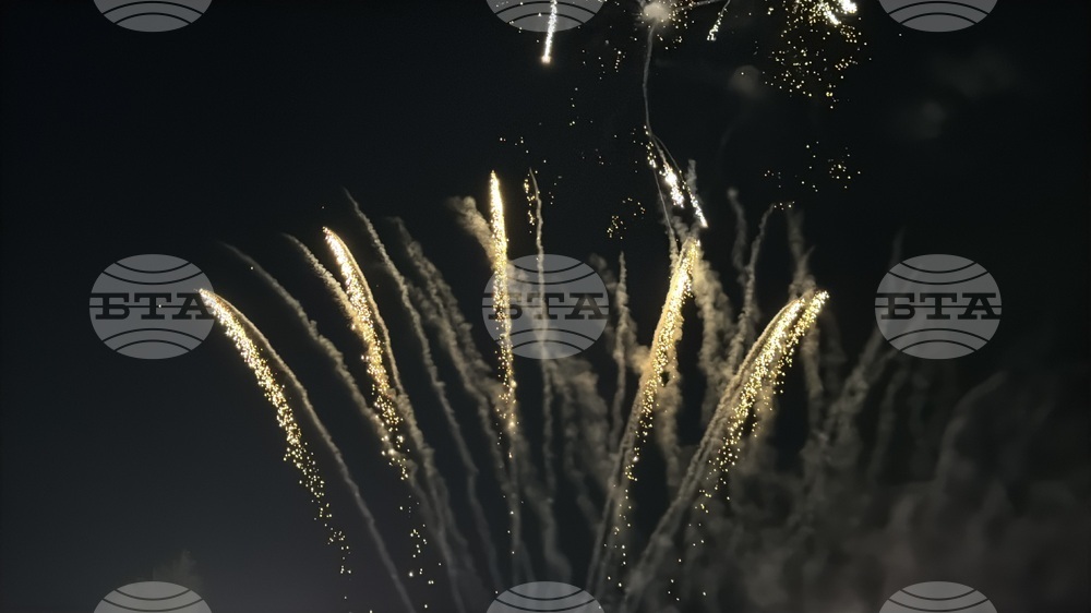 Казанлък - запалване на коледните светлини