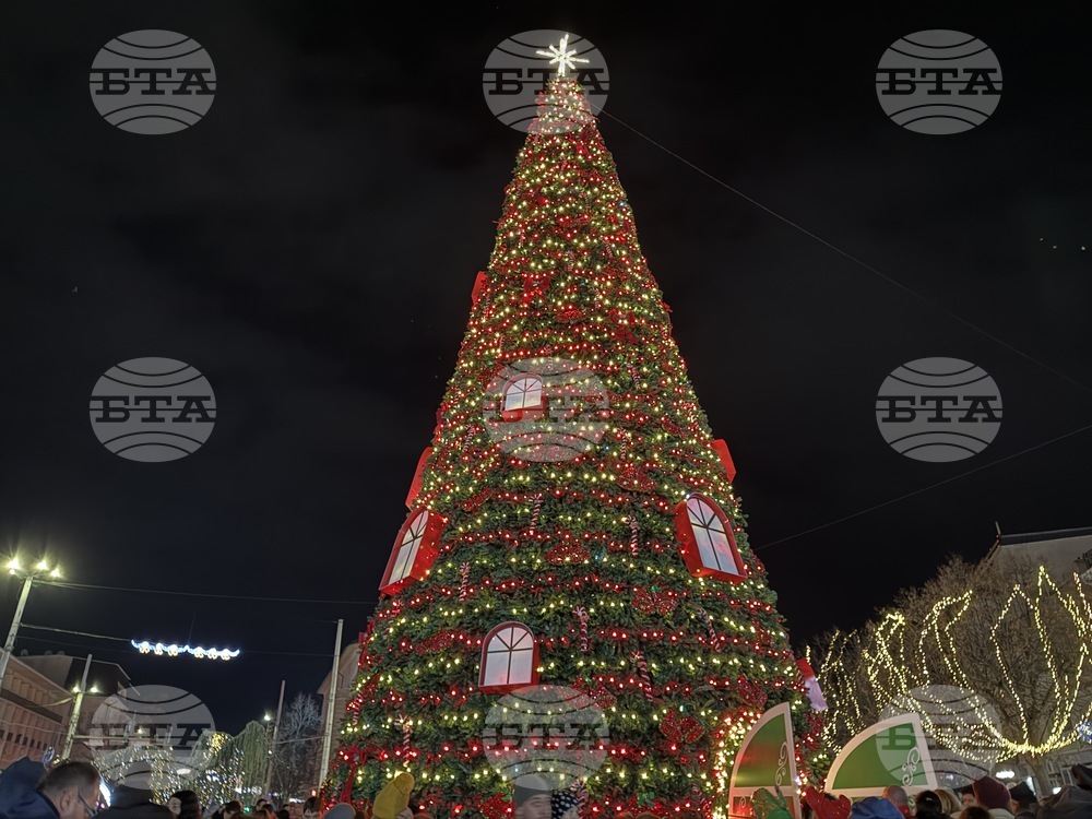 Казанлък - запалване на коледните светлини