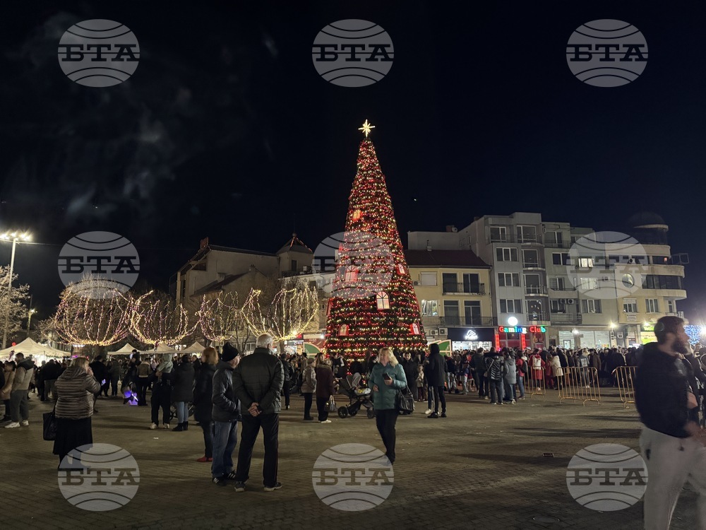 Казанлък - запалване на коледните светлини
