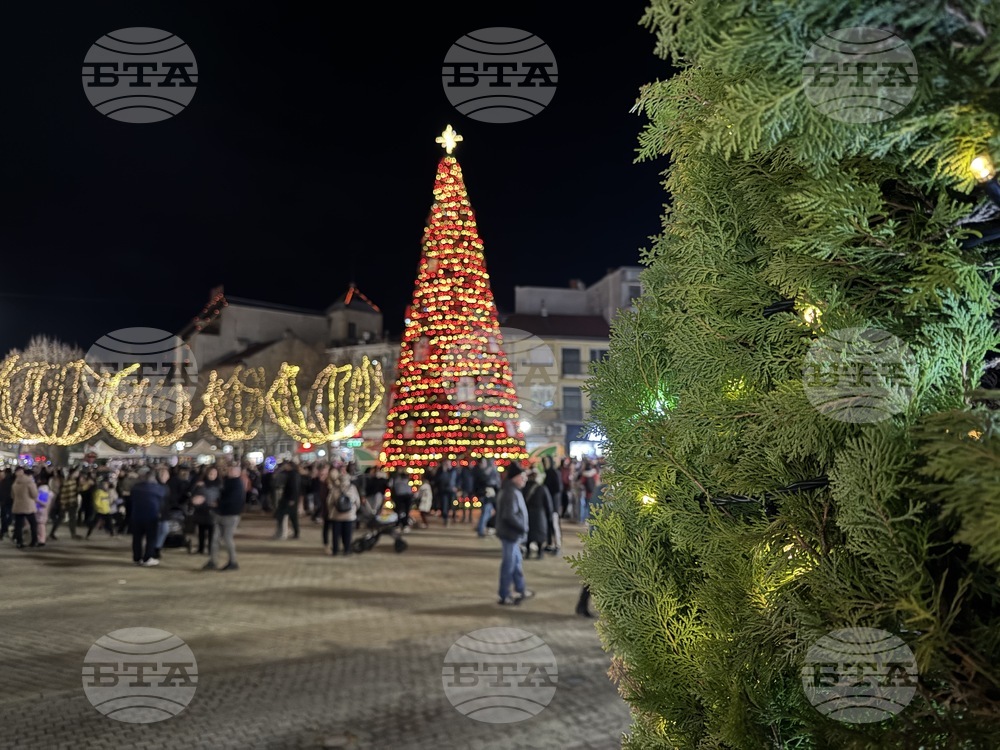 Казанлък - запалване на коледните светлини