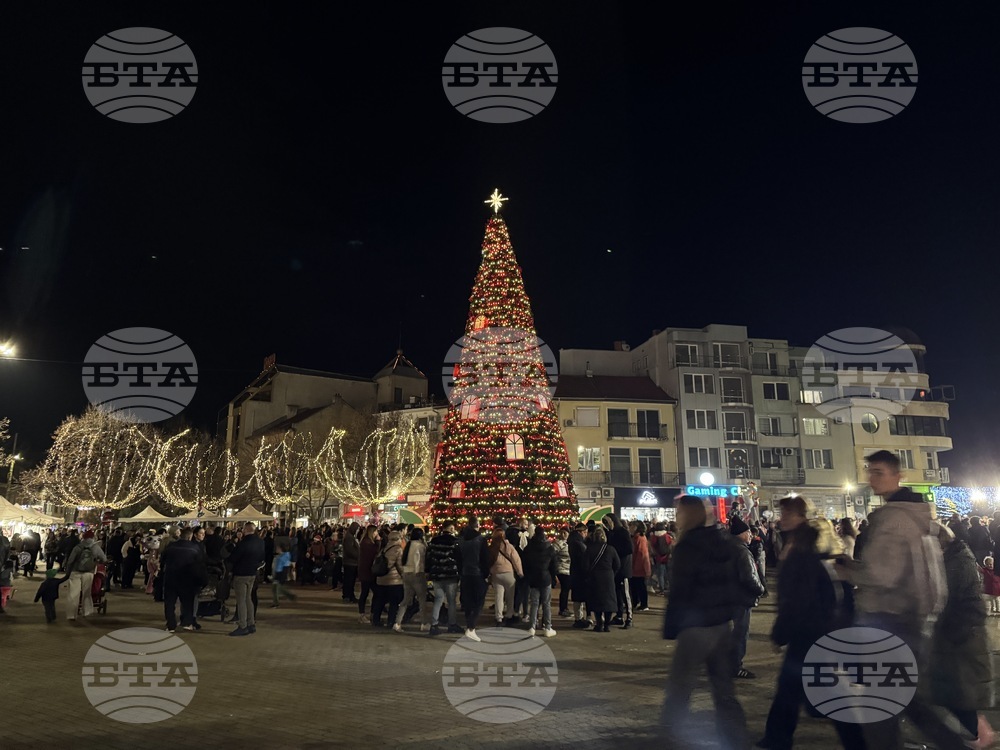 Казанлък - запалване на коледните светлини