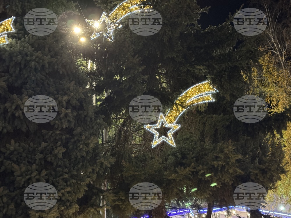 Казанлък - запалване на коледните светлини