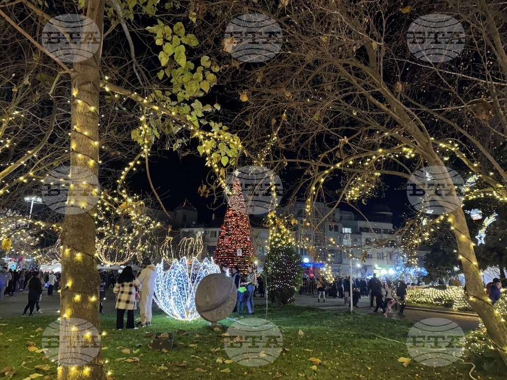 Казанлък - запалване на коледните светлини