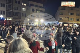 Казанлък - запалване на коледните светлини