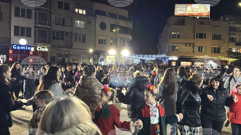 Казанлък - запалване на коледните светлини