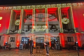 Троян - запалване на коледните светлини