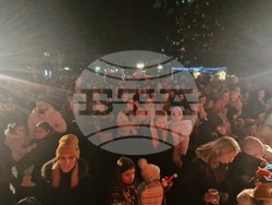 Троян - запалване на коледните светлини